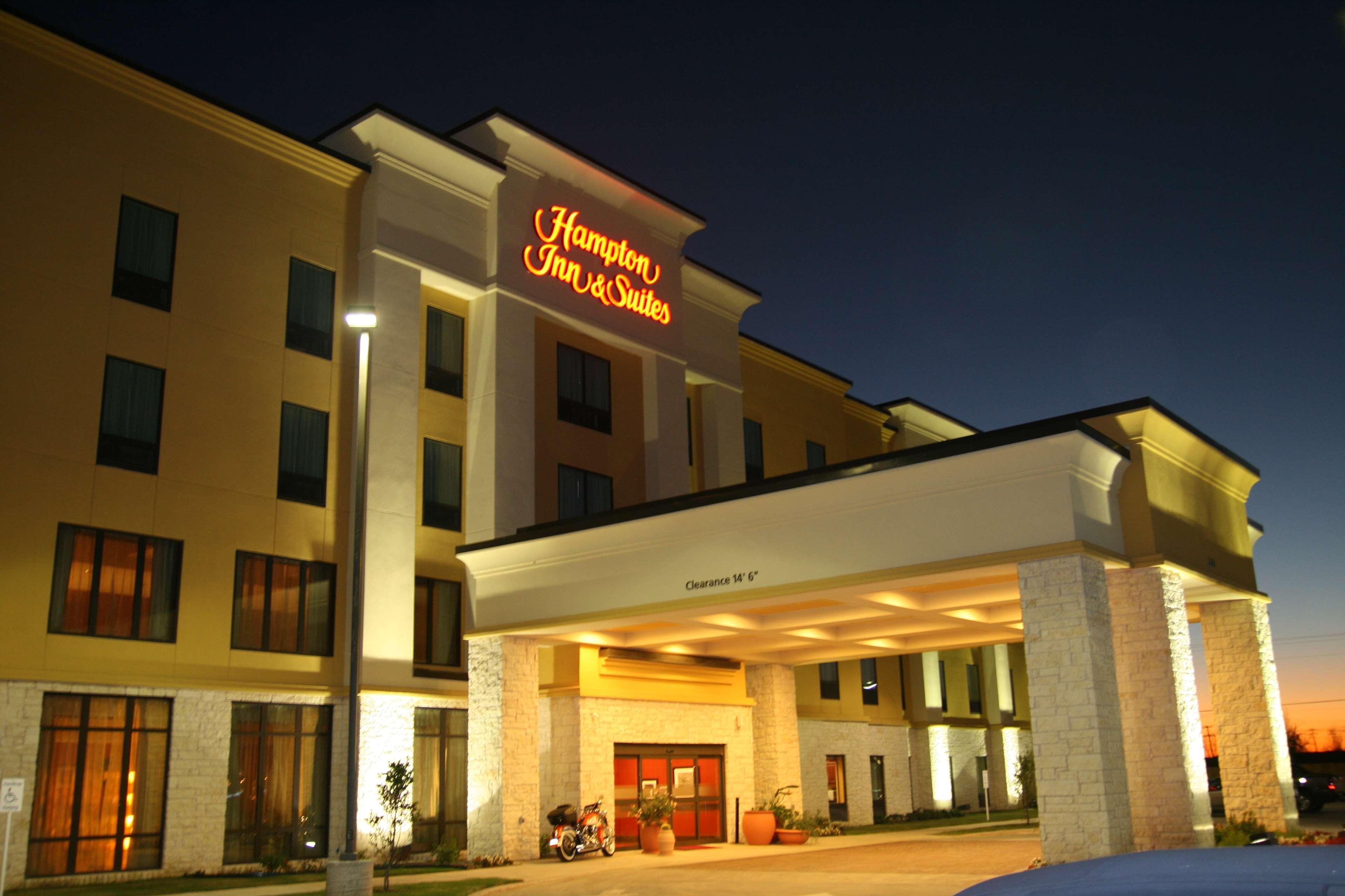 Hampton Inn & Suites Bastrop Ngoại thất bức ảnh