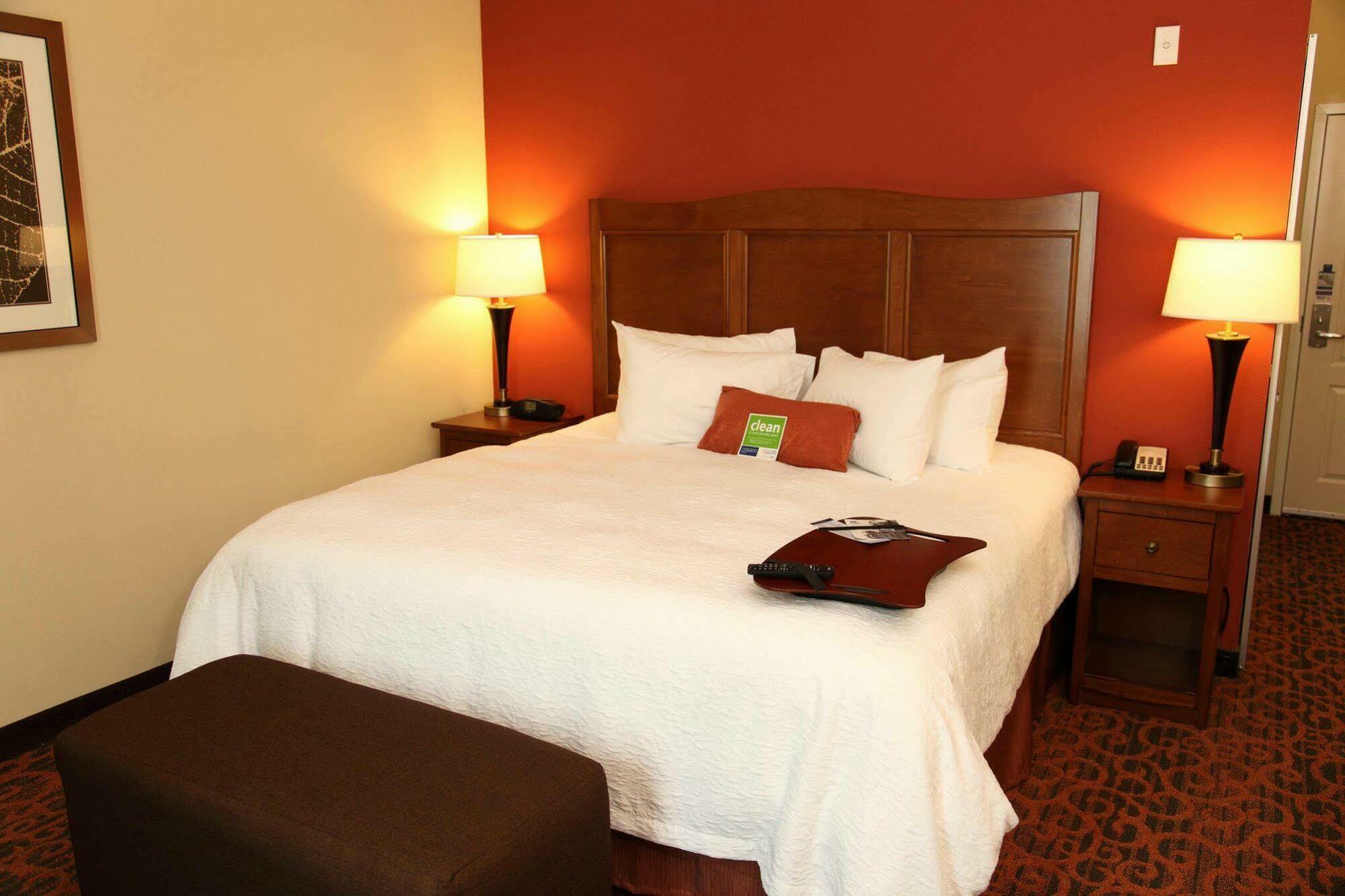 Hampton Inn & Suites Bastrop Phòng bức ảnh