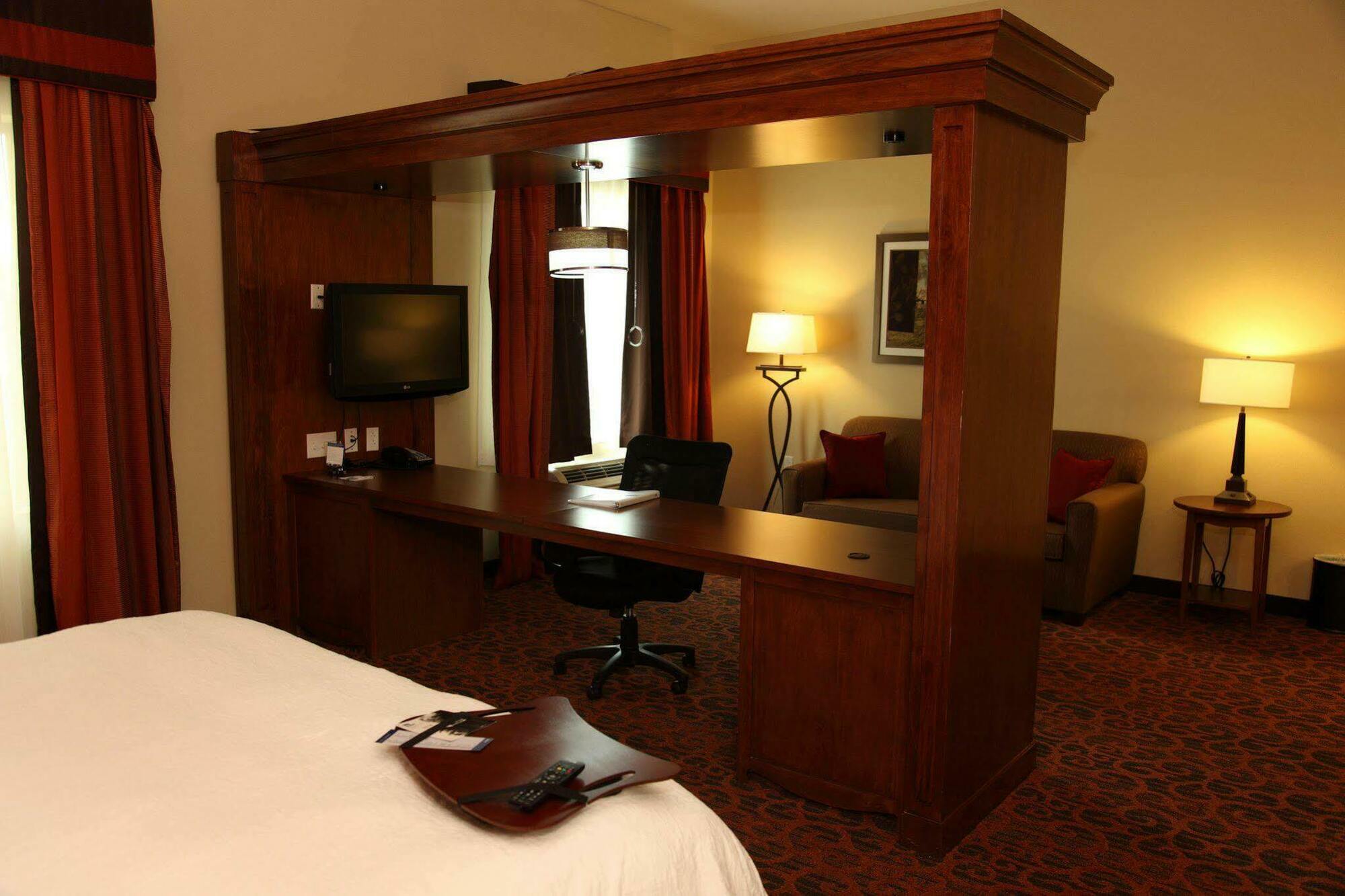 Hampton Inn & Suites Bastrop Phòng bức ảnh